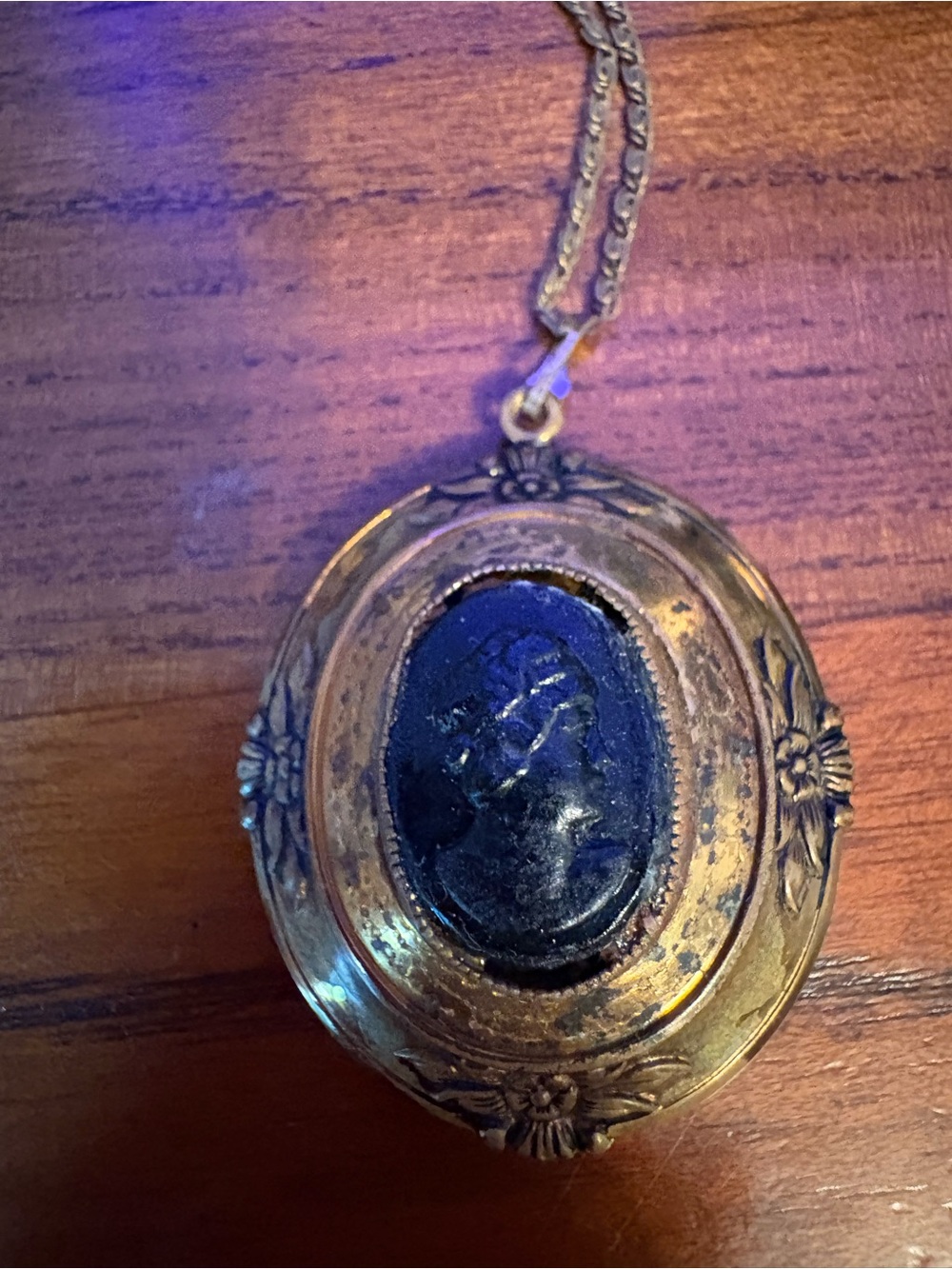 Vintage 40s Coro Gold Tone Onyx Intaglio Large Locket Pendant Greek Roman Cameo